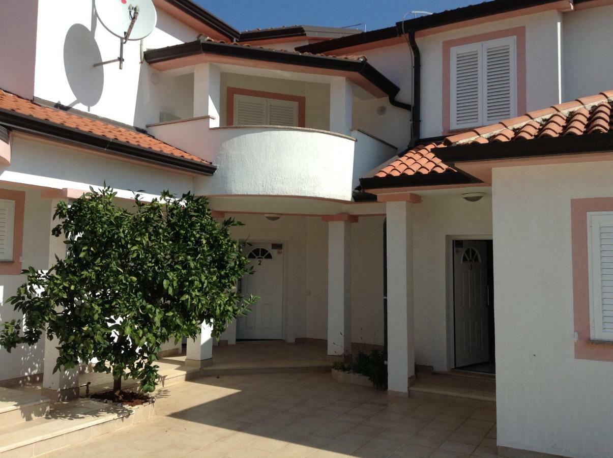 Casa Isabella Apartment Pula Exterior photo